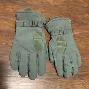 Cold weather gloves